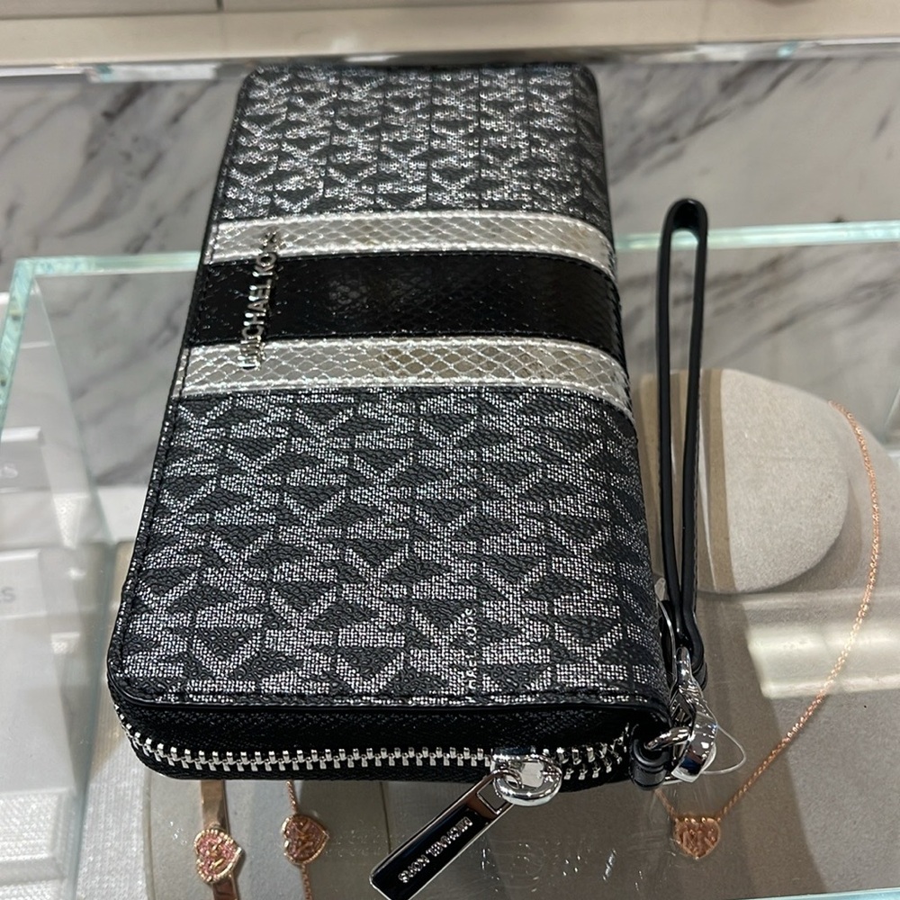 Michael Kors Jet Set Travel Large Signature Logo and Metallic Continental Wallet - Picture 11 of 16